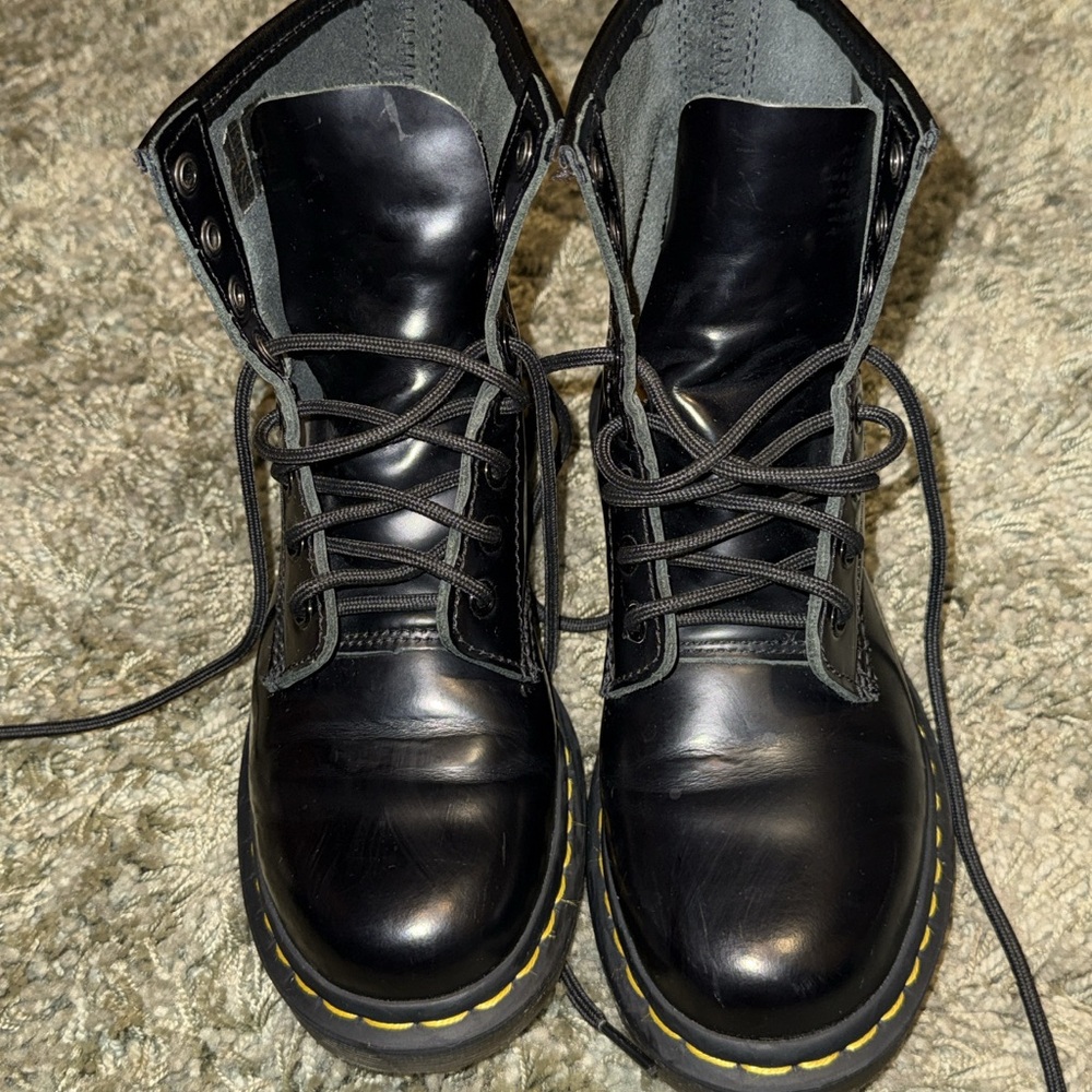 1460 WOMEN'S Smooth Leather Lace Up Boots